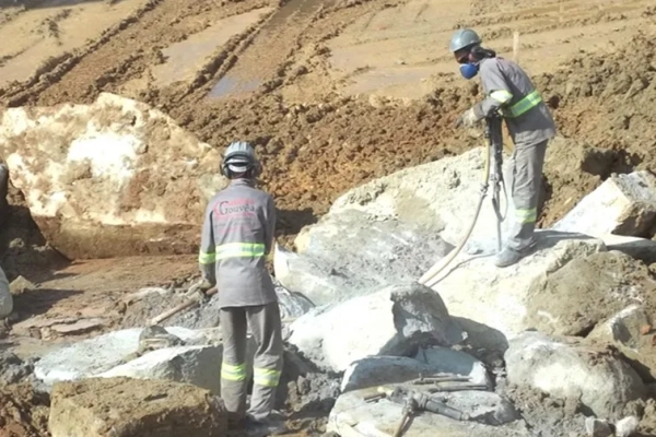 Desmonte de Rochas com Rompedores Pneumáticos