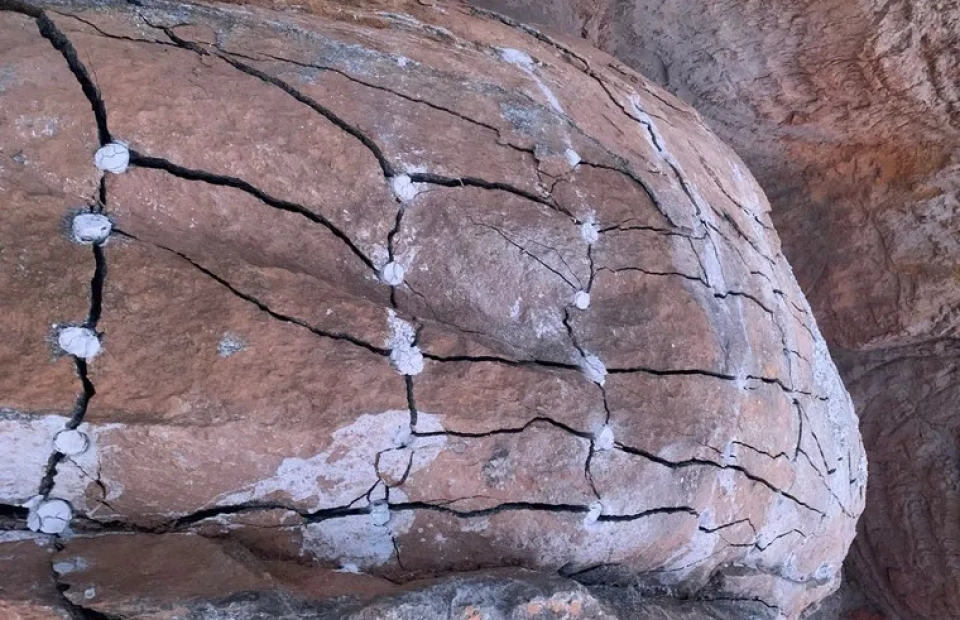 Desmonte de Rochas com Argamassa Expansiva